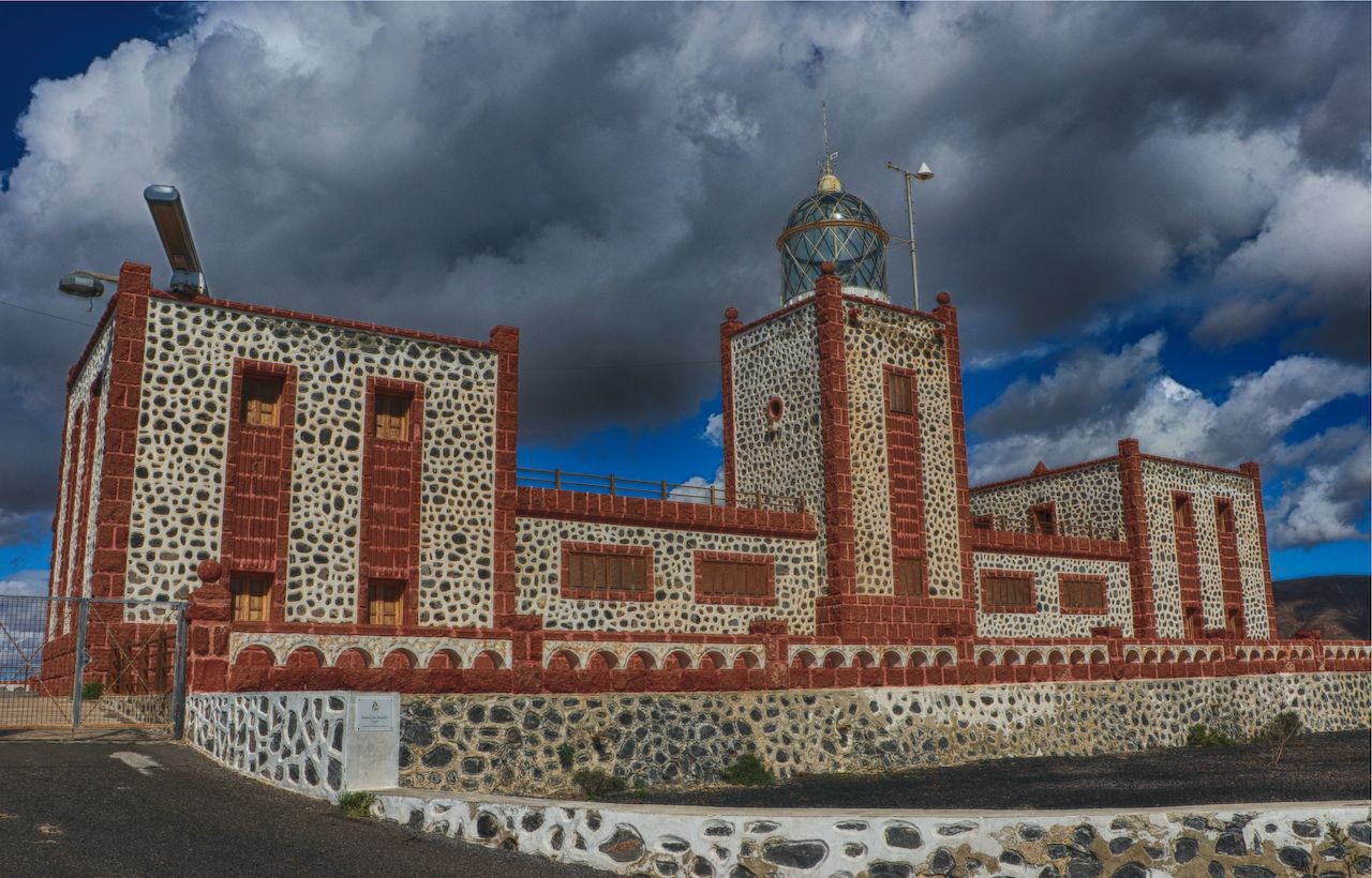 De vuurtoren van La Entallada op Fuerteventura.