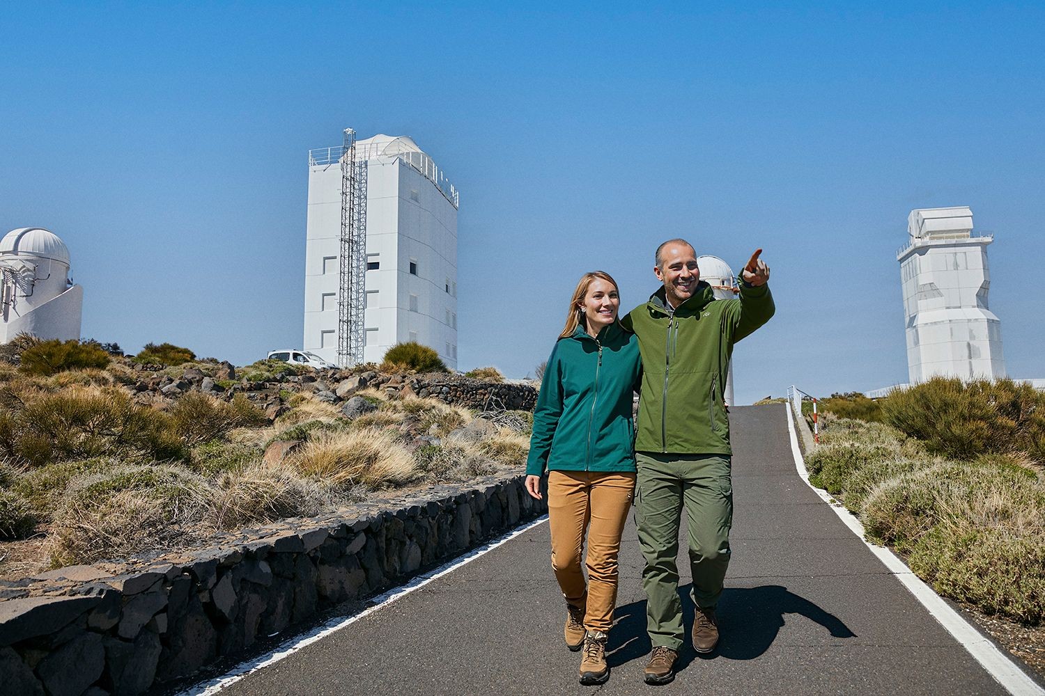 Coppia in visita al più importante osservatorio solare del mondo, l'Observatorio del Teide di Tenerife
