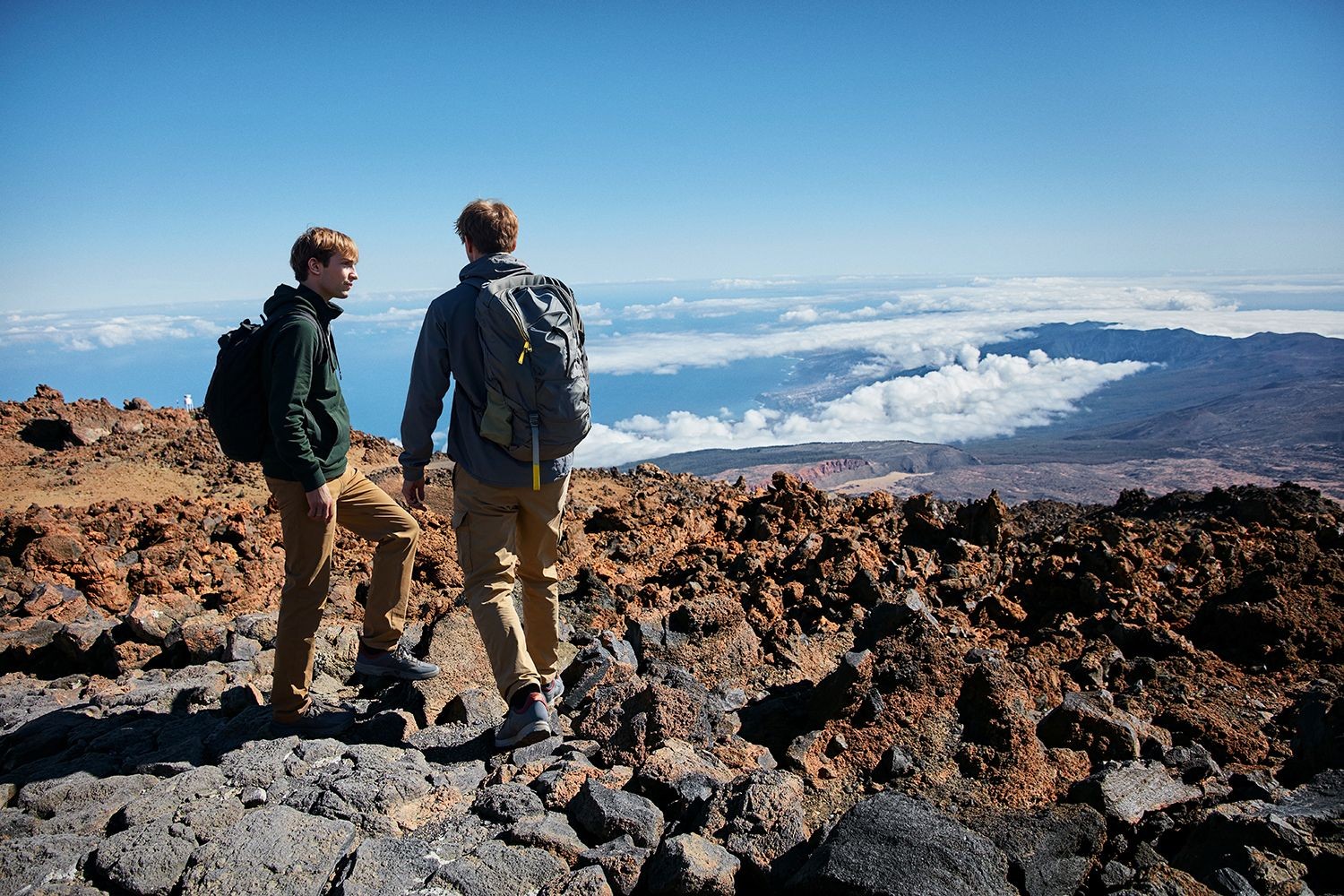 Pause während des Aufstiegs zum Gipfel des Teide mit spektakulärer Aussicht, exklusive und private Tour möglich