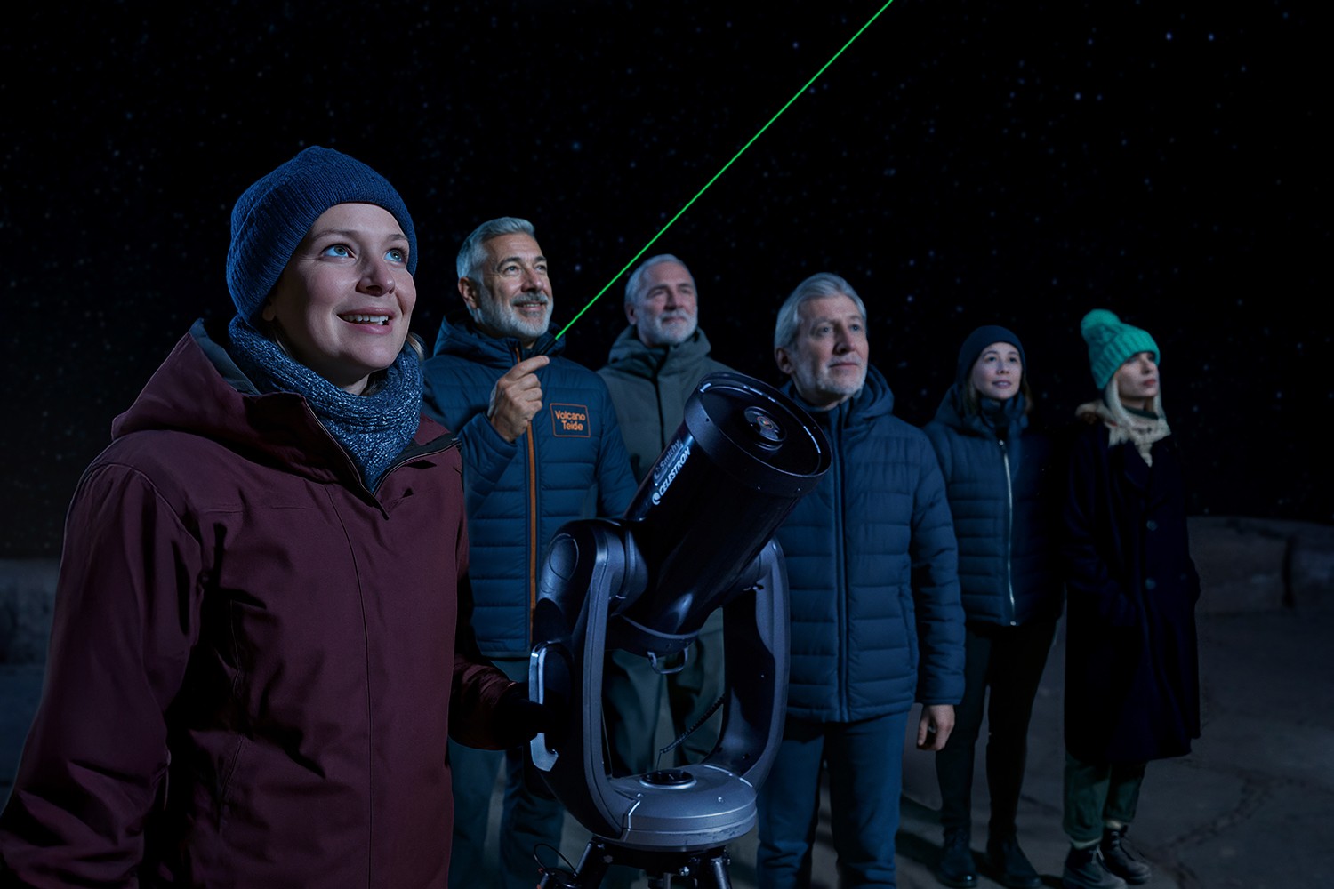 Spiegazioni della guida Starlight durante l'osservazione astronomica inclusa nel Astronomic Tour del Teide