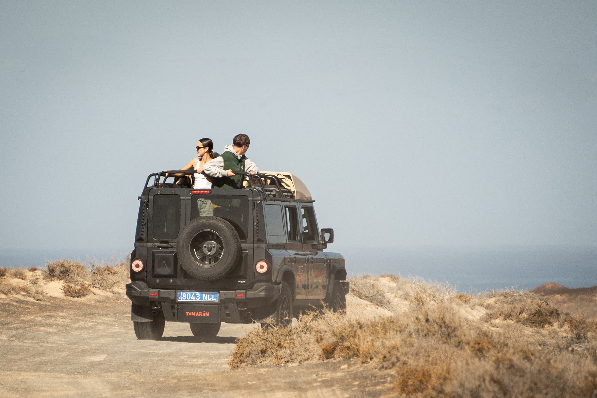 Defender Jeep on a route through the beaches and tracks of El Cotillo