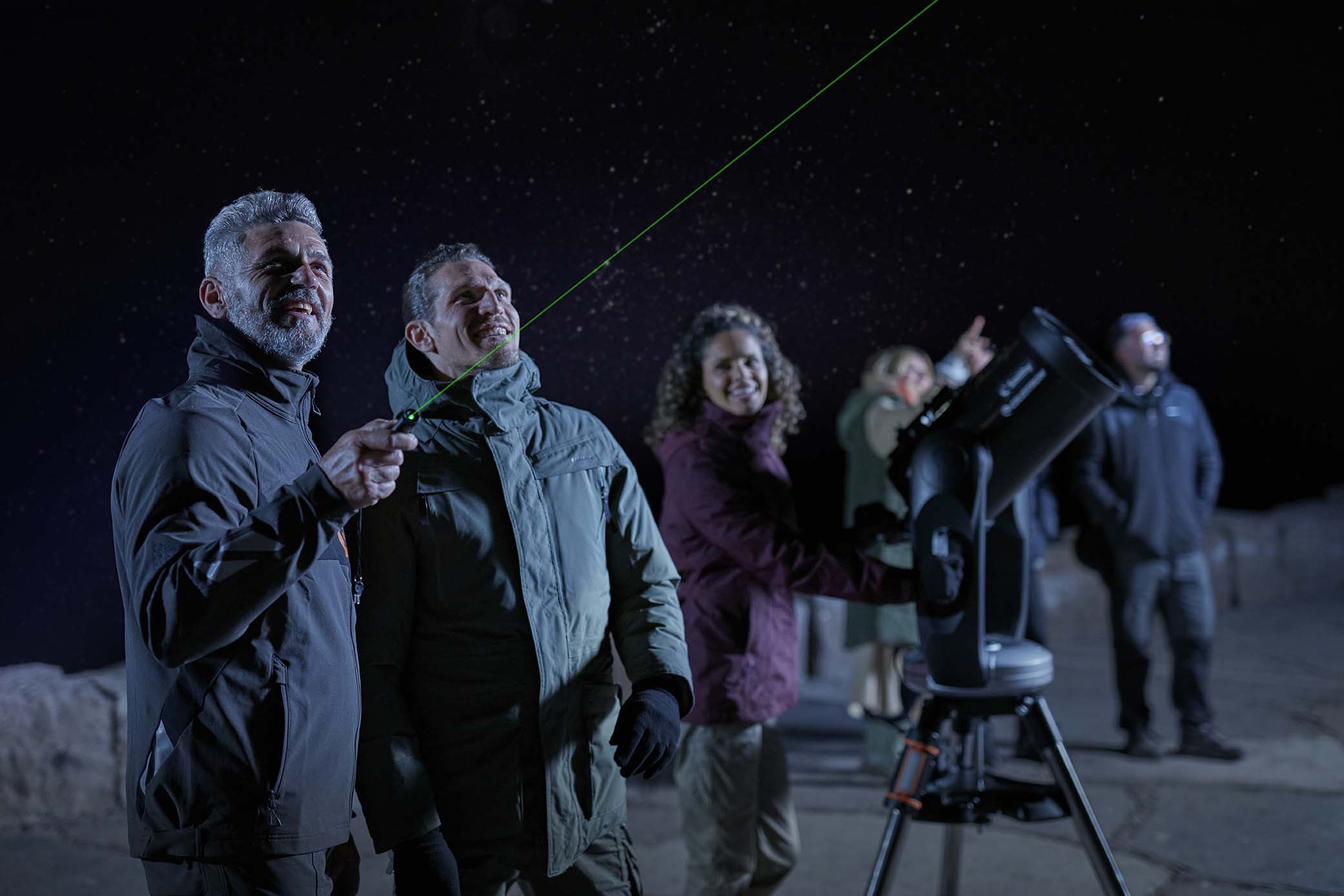 Professional observation of the Universe for groups, with long-range telescopes and Starlight guide
