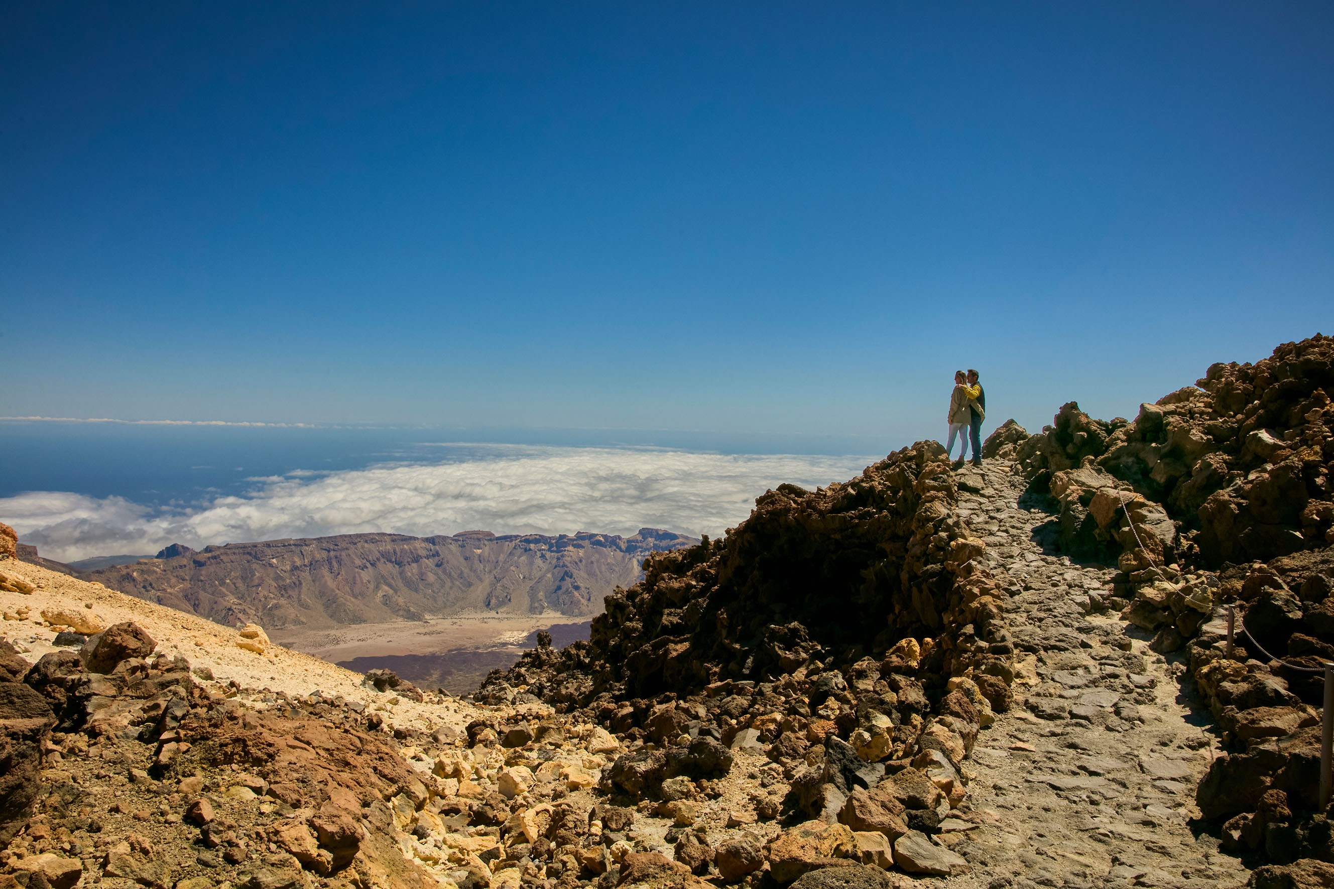 Wanderweg am Hang des Vulkans Teide während des Ausflugs Teide Tour