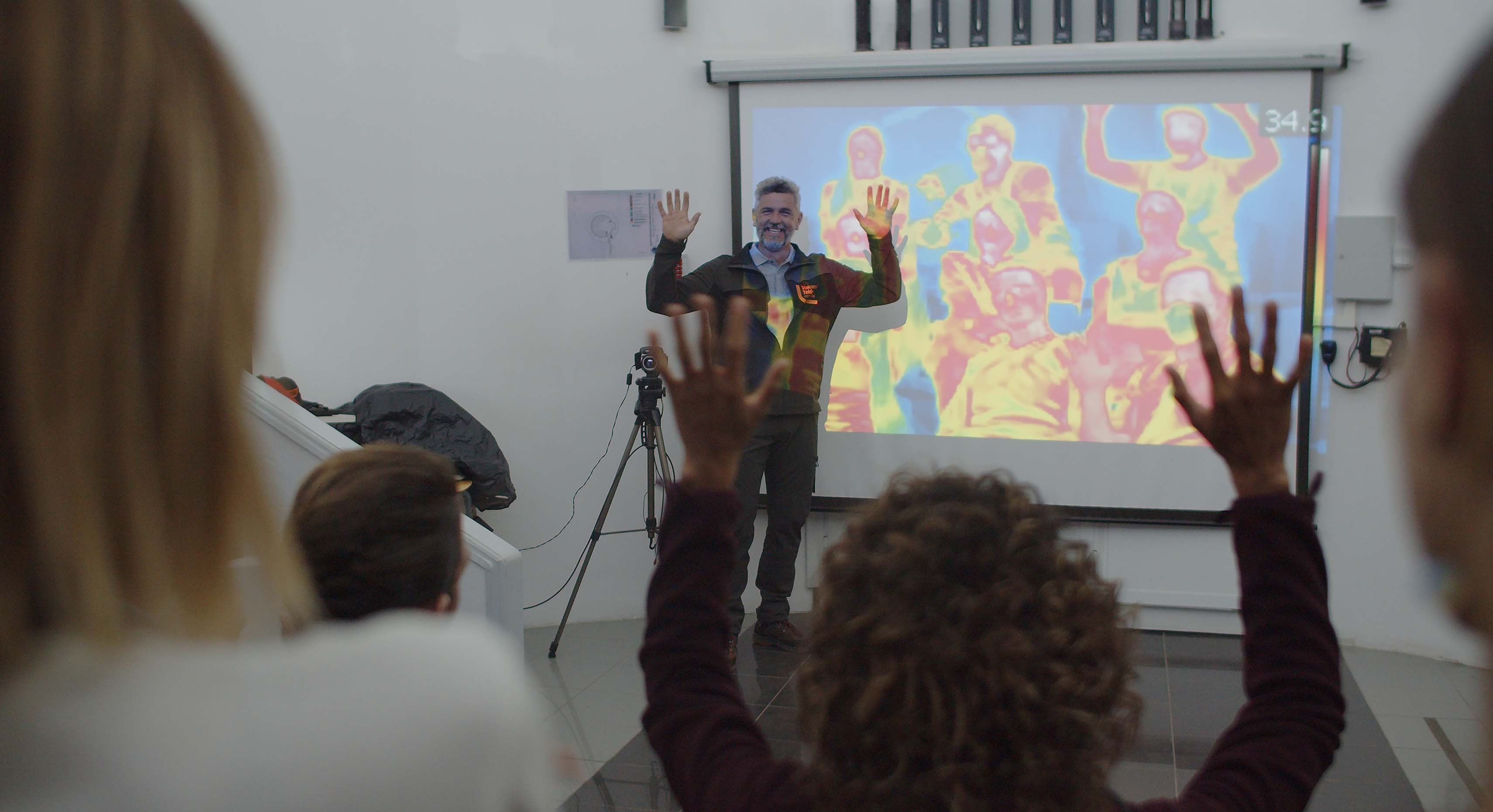 Visite de la salle des visiteurs de l'observatoire du Teide avec atelier d'astrophysique éducatif Visite de la salle des visiteurs de l'observatoire du Teide avec atelier d'astrophysique éducatif