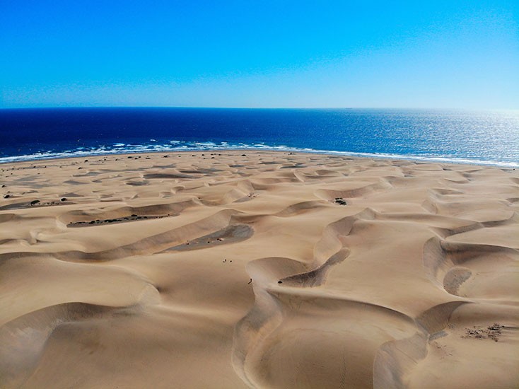 Vue sur les dunes de Maspalomas à Gran Canaria en jeep Vue sur les dunes de Maspalomas à Gran Canaria en jeep