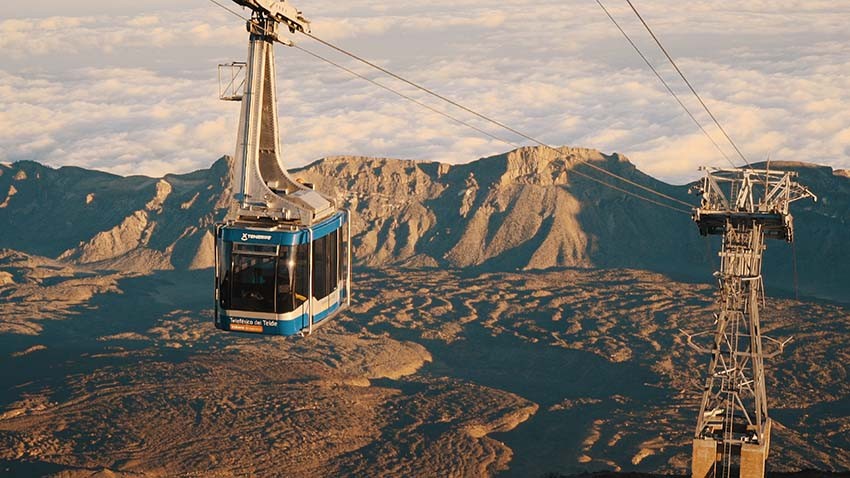 Une des cabines du téléphérique lors de son ascension exclusive pour voir le coucher de soleil du sommet