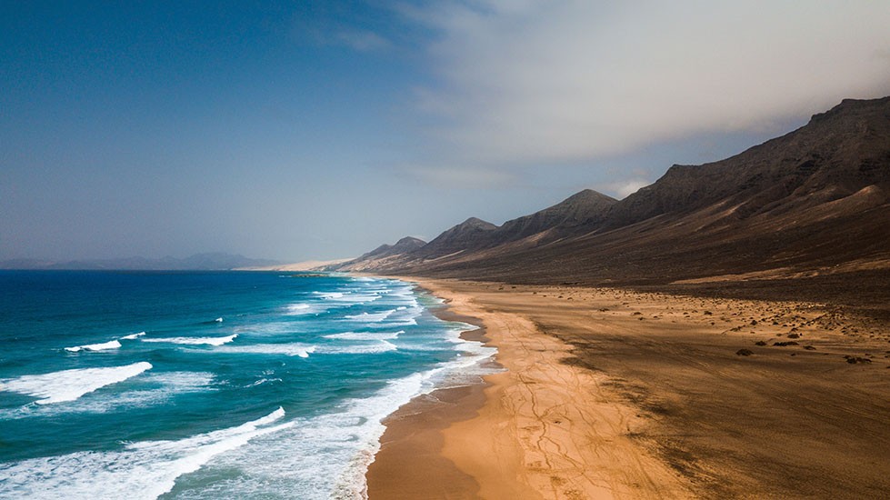 Sea and mountains on the Jeep Safari excursion to Cofete in Fuerteventura Sea and mountains on the Jeep Safari excursion to Cofete in Fuerteventura